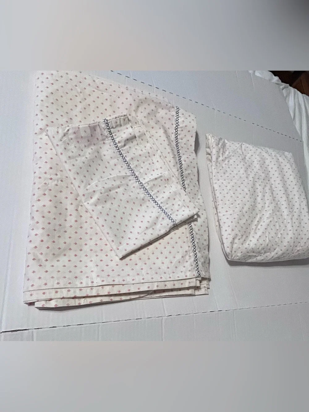 Opal House Sheet Set 3 Piece White & Salmon with Blue Embroidery Border XL Twin